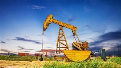 أسعار النفط تسجل مكاسب للأسبوع الثالث وسط خفض الصادرات الروسية