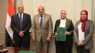 توقيع اتفاق إنهاء دراسات مشروع الربط الكهربائي بين مصر واليونان