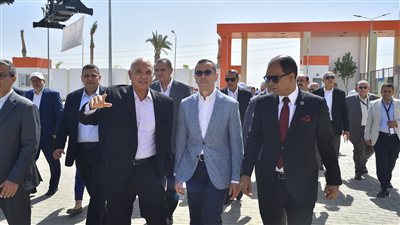 وزير الاستثمار يتفقد المركز اللوجستي الجمركي للمنطقة الاقتصادية لقناة السويس