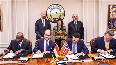 توقيع خطابات تمويل مشروع تغذية مجمع «مصر للألومنيوم» بالطاقة الشمسية