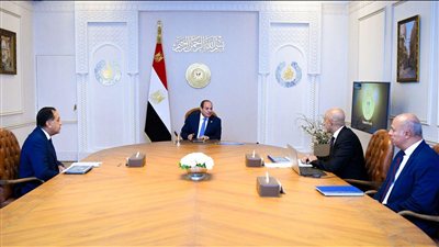 السيسي يوجه بصرف حافز 1000 جنيه للمعلمين بدءًا من نوفمبر المقبل