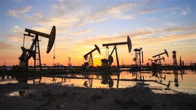 النفط يتراجع لأدنى مستوى خلال 5 أشهر بعد تهديد ترامب للصين