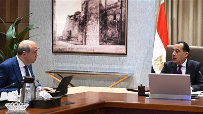 مدبولي يتابع موقف تنفيذ مشروع «مبنى 4» بمطار القاهرة الدولي