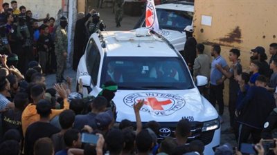 حماس تسلم جميع الرهائن الأحياء إلى الصليب الأحمر