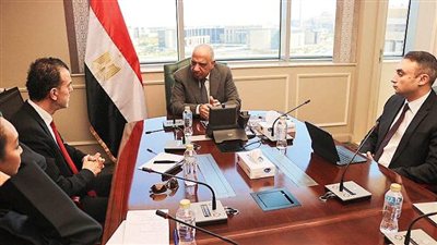 تعاون مصري - إماراتي لإنتاج 3 آلاف ميجاوات لمشروع الربط الكهربائي مع إيطاليا 