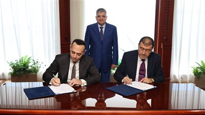 قناة السويس توقع عقدًا مع «أنكوراج» لإنشاء مصنع بتروكيماويات بـ6.5 مليار دولار