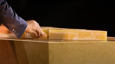 السيسي يضع القطعة الأخيرة بمجسم إفتتاح المتحف المصري الكبير