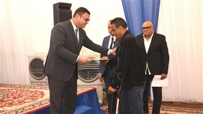 وزير الإسكان يُسلم عقود وحدات «سكن لكل المصريين» بمدينة حدائق أكتوبر