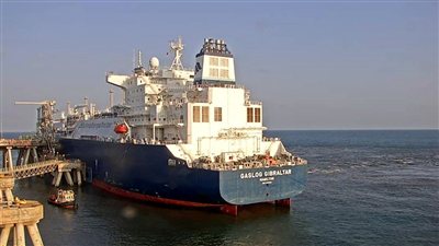 «البترول» تعلن تصدير شحنة من الغاز الطبيعي المسال إلى اليونان