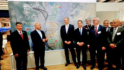 وزير الصناعة يشهد تسليم مسار تنفيذ الخط السادس لمترو أنفاق القاهرة الكبرى 