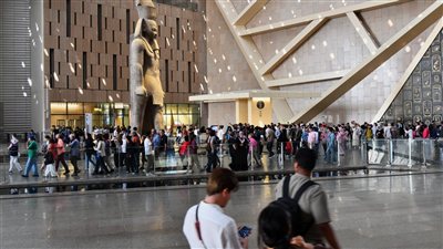 المتحف المصرى الكبير يعلن إستقبال 12 ألف زائر من المصريين والأجانب
