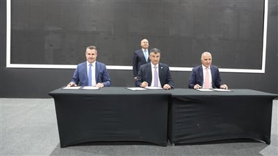 توقيع عقد إدارة وتشغيل شبكة القطار الكهربائي السريع