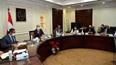 وزير الإسكان يبحث مع المطورين آليات تنظيم السوق العقارية
