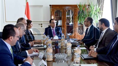رئيس الوزراء يبحث مع مسئولي البنك الدولي التعاون في تنمية سيناء