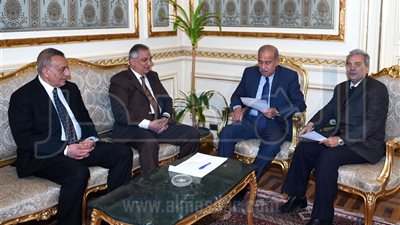 رئيس الوزراء يوجه جامعة القاهرة بالمساهمة فى تطوير المناطق العشوائية