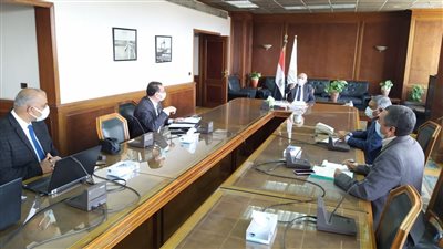 وزير الري يتابع معدلات تنفيذ المشروعات القومية لإعادة إستخدام المياه