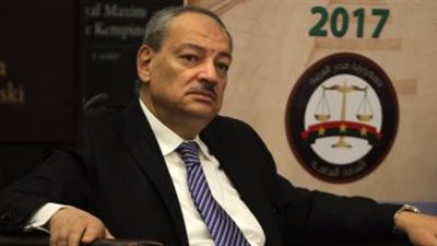 النائب العام يقرر حبس رئيس مصلحة الجمارك 4 أيام على ذمة التحقيقات لتلقيه رشوة