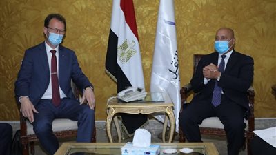 وزير النقل يبحث مع «دويتشه بان» الألمانية التعاون في مجال السكك الحديدية