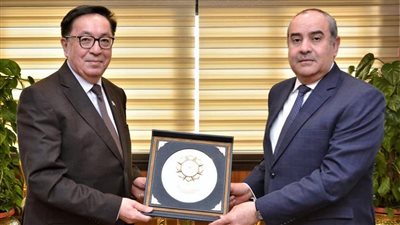 وزير الطيران يبحث تحديث اتفاقية النقل الجوي بين مصر و كازاخستان 