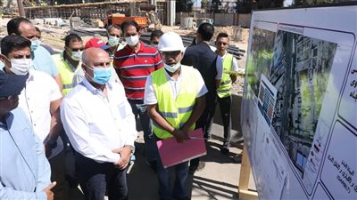 وزير النقل يتفقد مواقع العمل بمشروعات الطرق والكباري غرب الإسكندرية