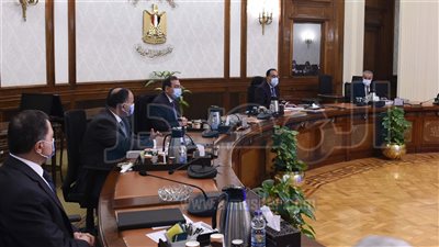 رئيس الوزراء: توجيهات رئاسية بالعمل على ضمان توافر السلع للمواطنين