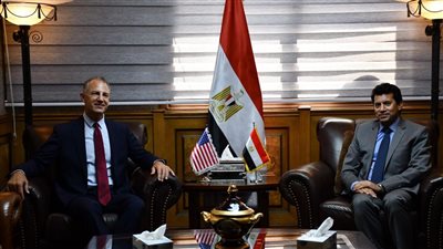 وزير الشباب والرياضة يبحث مع السفير الأمريكي تعزيز التعاون المشترك