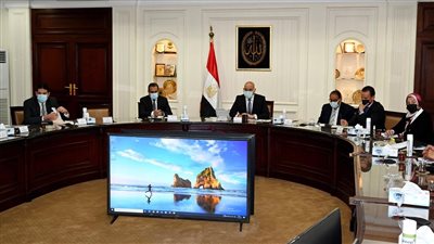 وزير الإسكان يبحث مخططات تنمية أراضى الساحل الشمالي الغربي