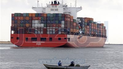 عبور 57 سفينة المجرى الملاحى لقناة السويس 