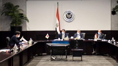 رئيس هيئة الاستثمار يبحث جذب استثمارات يابانية إلى السوق المصرى