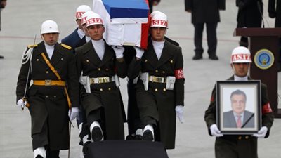 بمشاركة بوتين.. تشييع جنازة السفير الروسي في موسكو (فيديو)