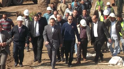 وزير الإسكان يقوم بجولة مفاجئة لمدينة 