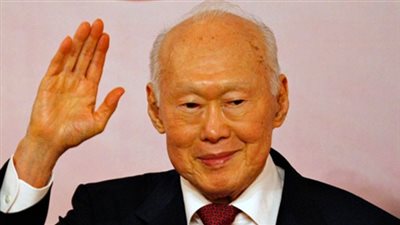 بالفيديو.. مراسم تشييع مؤسس سنغافورة الحديثة