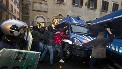 بالفيديو.. اشتباكات بين الطلاب والشرطة جنوب المكسيك