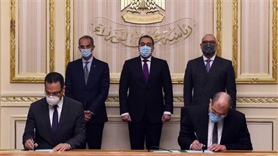 «مدبولي» يشهد توقيع بروتوكولي تعاون بين «الاتصالات» و«الإسكان» لتشغيل المدن الذكية