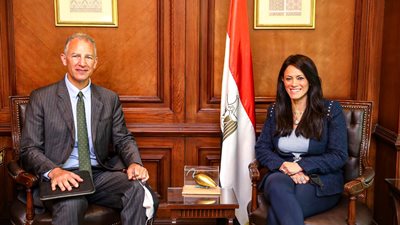 وزيرة التعاون الدولي تلتقي السفير الأمريكي مع قرب انتهاء مهام عمله في مصر