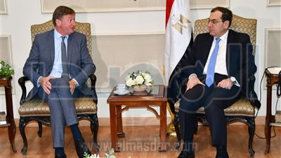 وزير البترول يبحث خطة عمل شركة 