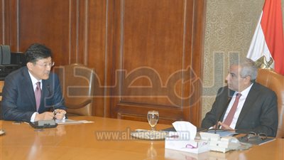 وزير التجارة يبحث مع سفير كوريا الجنوبية تعزيز العلاقات الاقتصادية