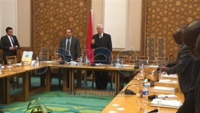 نائب وزير الخارجية يلتقي وفدا من ممثلي كليات الدفاع الإفريقية
