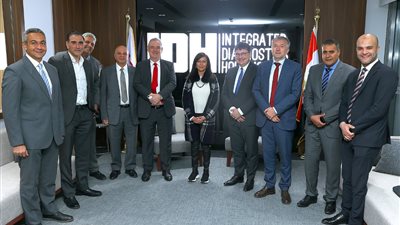 شركة IDH تبحث مع «سيمينز هيلثنيرز» خططها للقطاع الصحي في مصر