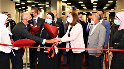 وزيرة التجارة ونظيرتها الأردنية تفتتحان معرض المنتجات المصرية فى عمان
