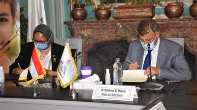 «GOSH» البريطانية توقع عقدًا مع مستشفى عين شمس لتبادل الخبرات