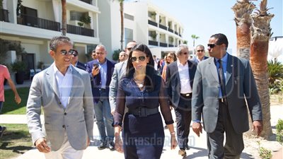وزيرة السياحة تفتتح فندق 