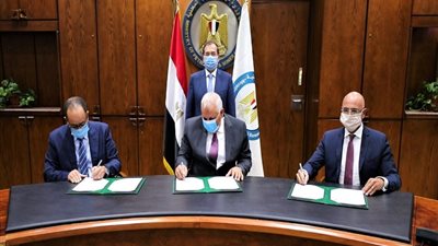 وزير البترول يعلن بدء توصيل الغاز الطبيعى بالوادى الجديد لأول مرة