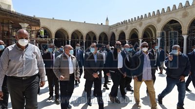 رئيس الوزراء يتفقد أعمال ترميم مسجد عمرو بن العاص وتطوير حدائق الفسطاط