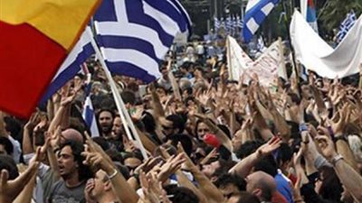 بالفيديو..المتظاهرون في اليونان يطالبون الحكومة بسحب مقترحات التقشف