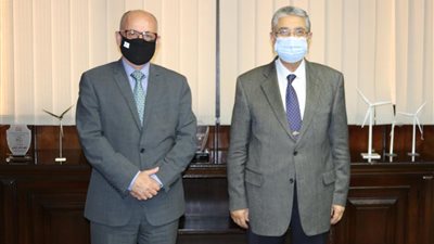 شاكر يتابع مستجدات مشروع الربط الكهربائى مع قبرص