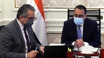 رئيس الوزراء يتابع حركة السياحة الوافدة إلى مصر
