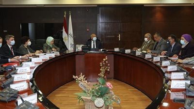 الوزير يتابع مع وفد البنك الأوربي للاستثمار موقف تنفيذ مشروعات النقل المشتركة 