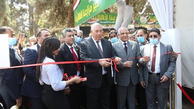 وزير الزراعة ومحافظ الجيزة يفتتحان معرضًا للسلع ومهرجان التمور بحديقة الأورمان 