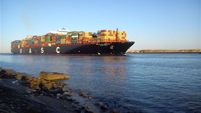 55 سفينة  تعبر قناة السويس بحمولات مليونين و400 ألف طن بالاتجاهين